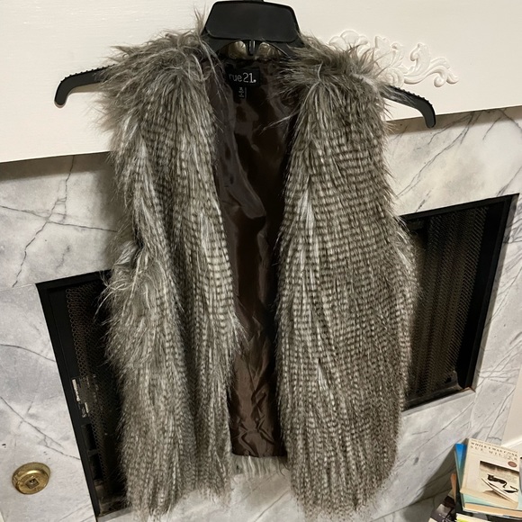 Rue 21 Faux Fur Vest. Size XL Great Condition - Picture 4 of 8